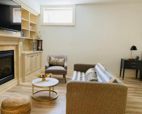 Stylish Private Home with 2 bedrooms and Free Parking in Midtown